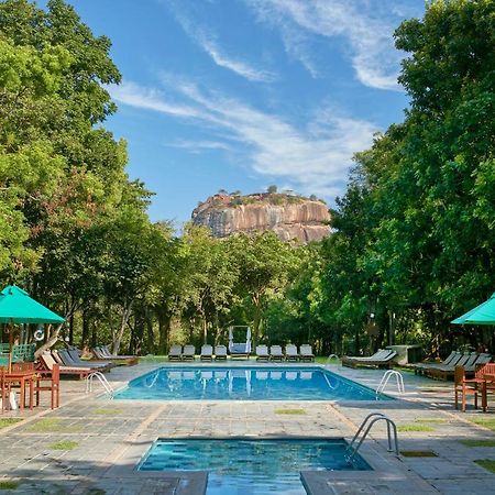 โรงแรมสิกิริยา ภายนอก รูปภาพ Sigiriya Hotel