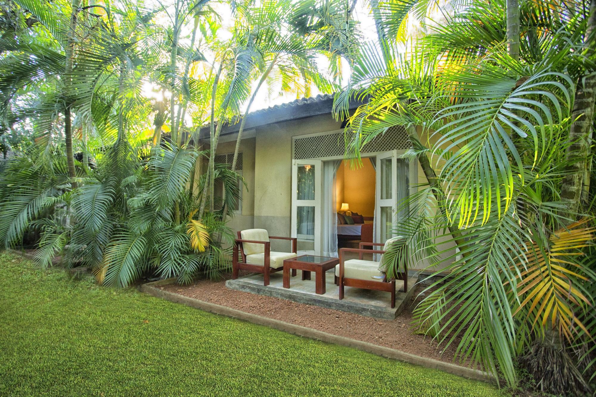 โรงแรมสิกิริยา ภายนอก รูปภาพ A villa at the resort