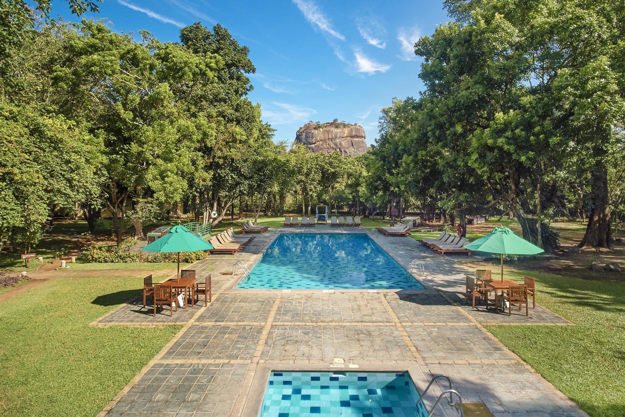 โรงแรมสิกิริยา ภายนอก รูปภาพ Sigiriya Hotel