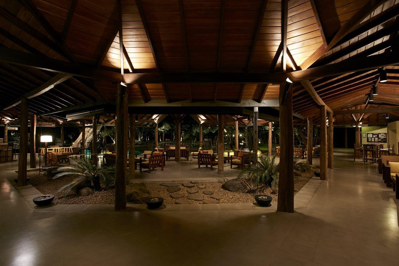 โรงแรมสิกิริยา ภายนอก รูปภาพ The interior of the resort
