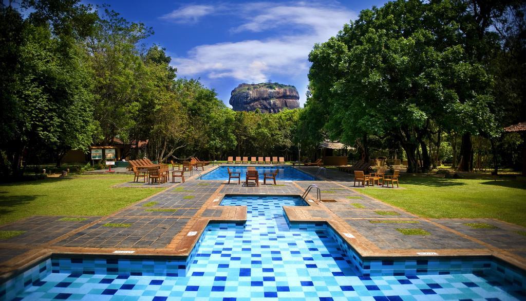โรงแรมสิกิริยา ภายนอก รูปภาพ Sigiriya Hotel