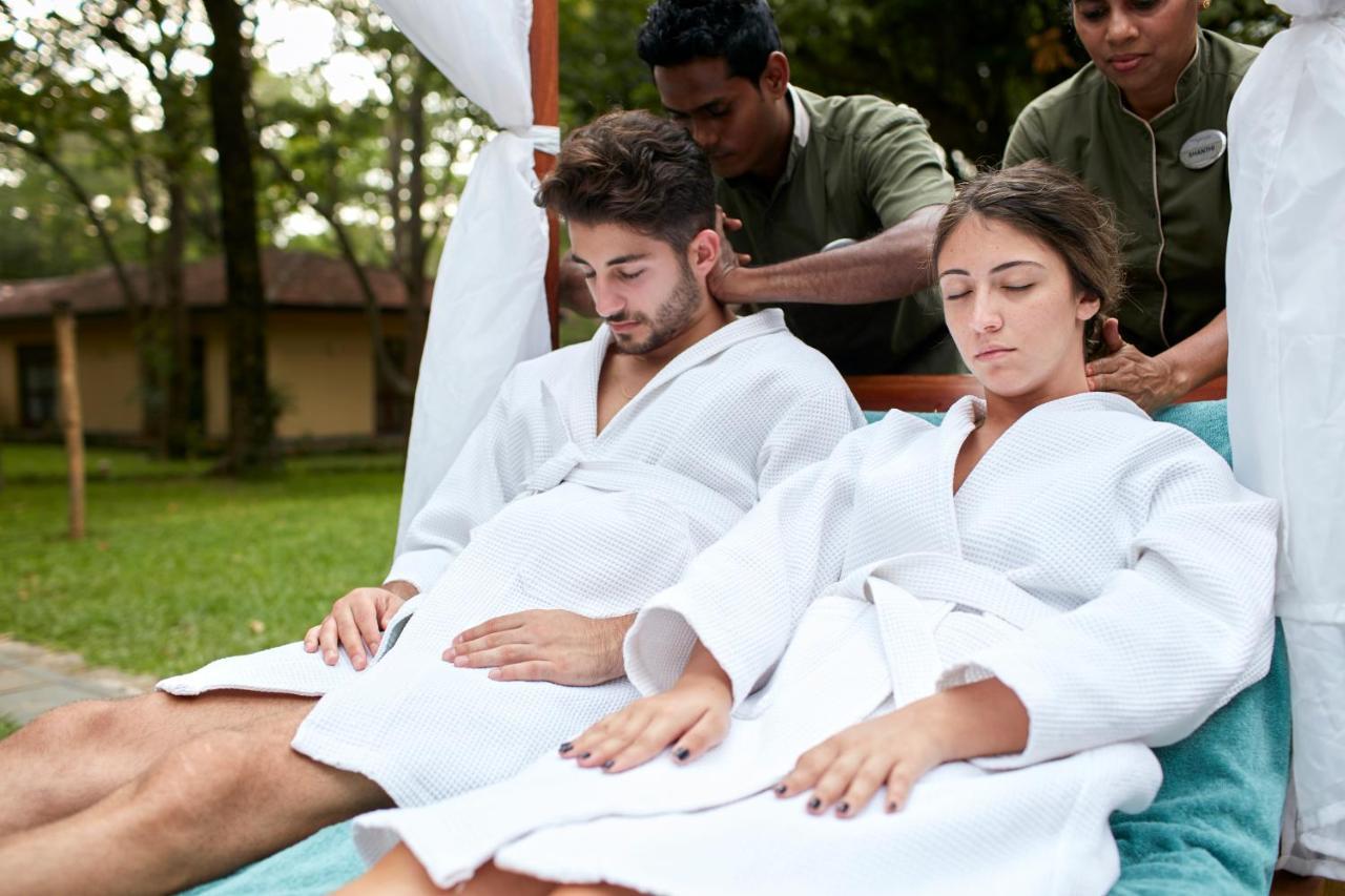 โรงแรมสิกิริยา ภายนอก รูปภาพ Spa treatment