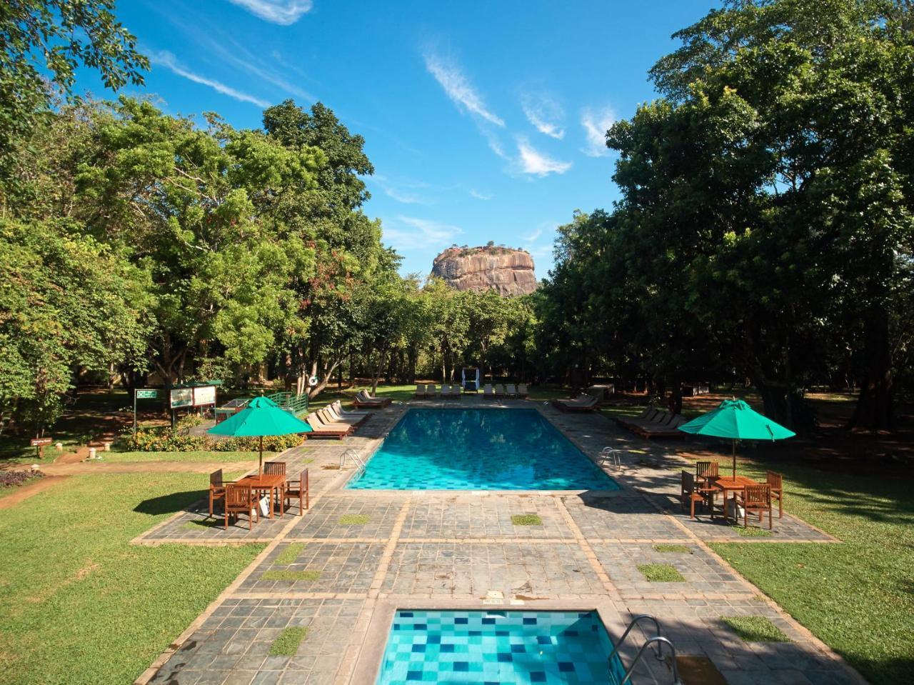 โรงแรมสิกิริยา ภายนอก รูปภาพ Sigiriya Hotel