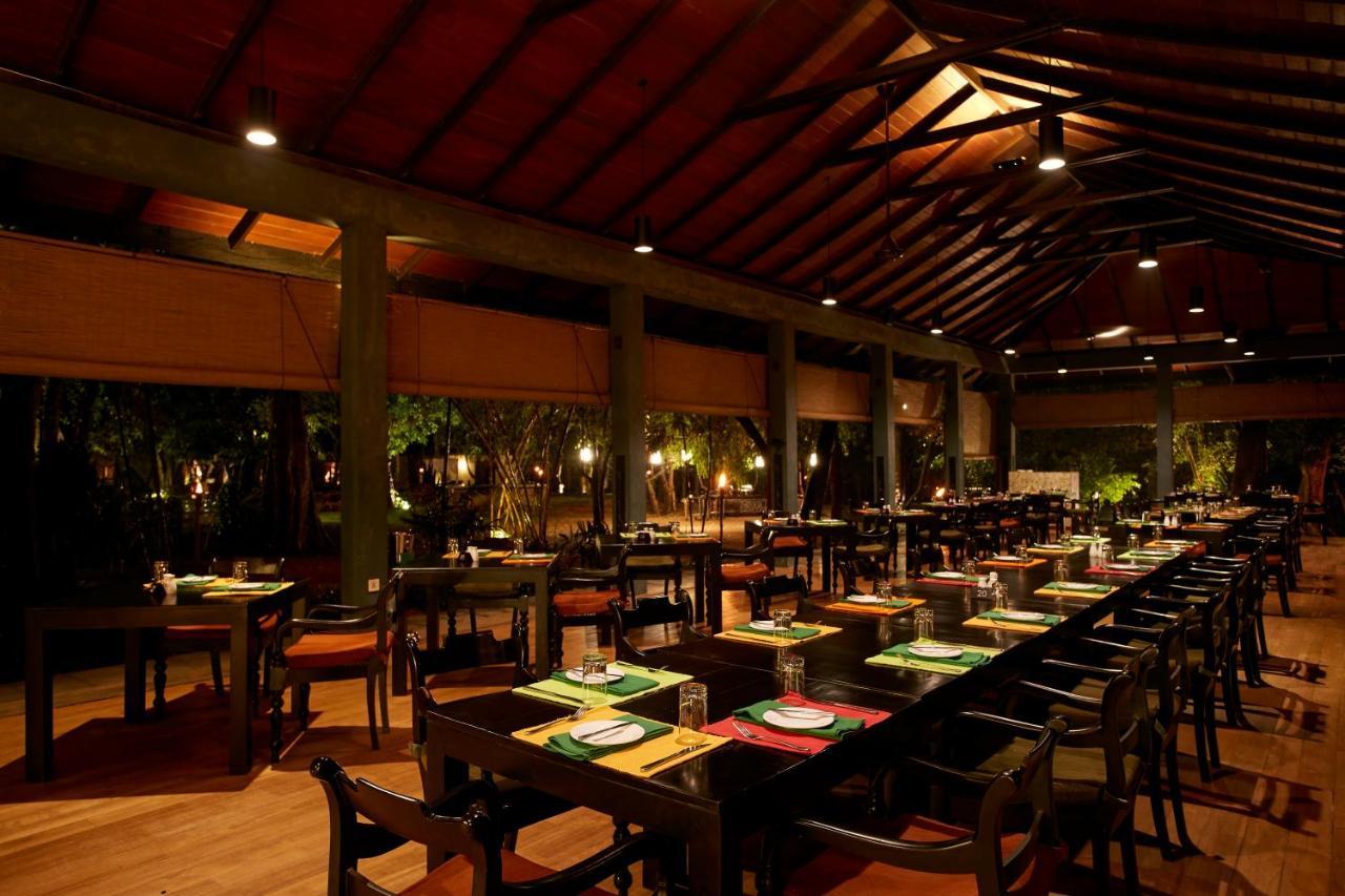 โรงแรมสิกิริยา ภายนอก รูปภาพ The interior of the restaurant