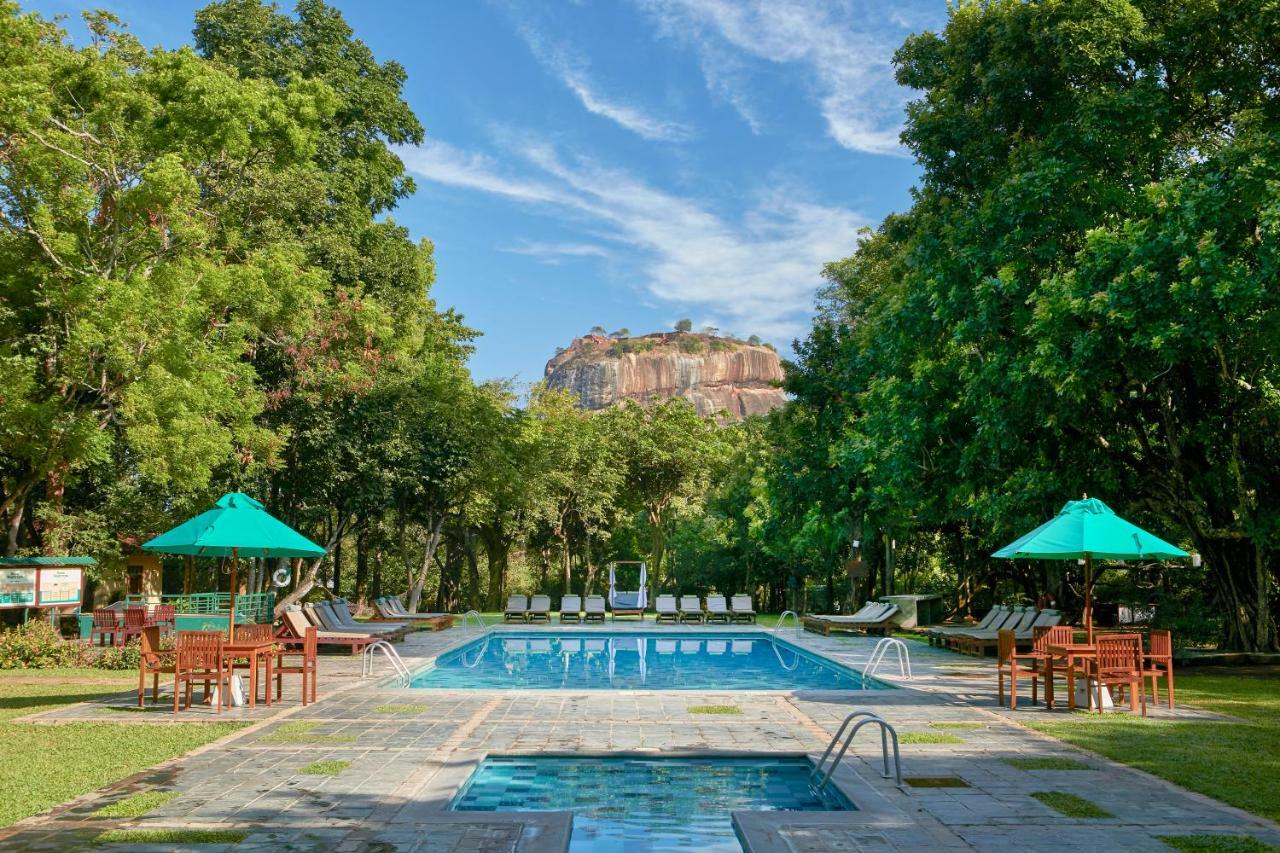 โรงแรมสิกิริยา ภายนอก รูปภาพ Sigiriya Hotel