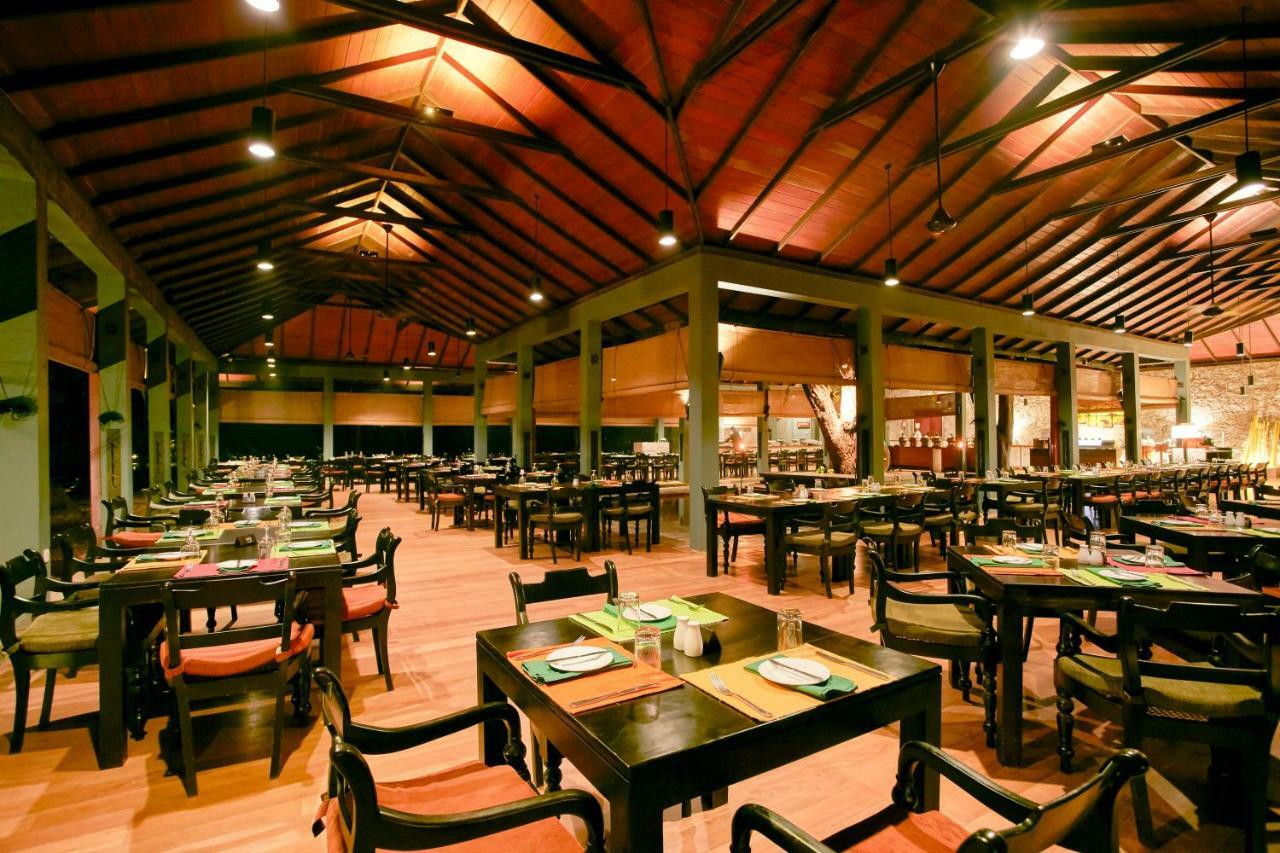 โรงแรมสิกิริยา ภายนอก รูปภาพ The interior of the restaurant