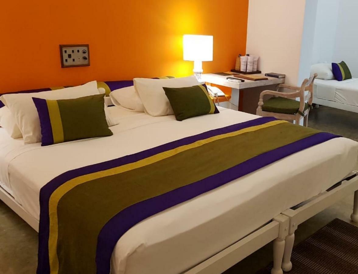 โรงแรมสิกิริยา ภายนอก รูปภาพ A bed runner
